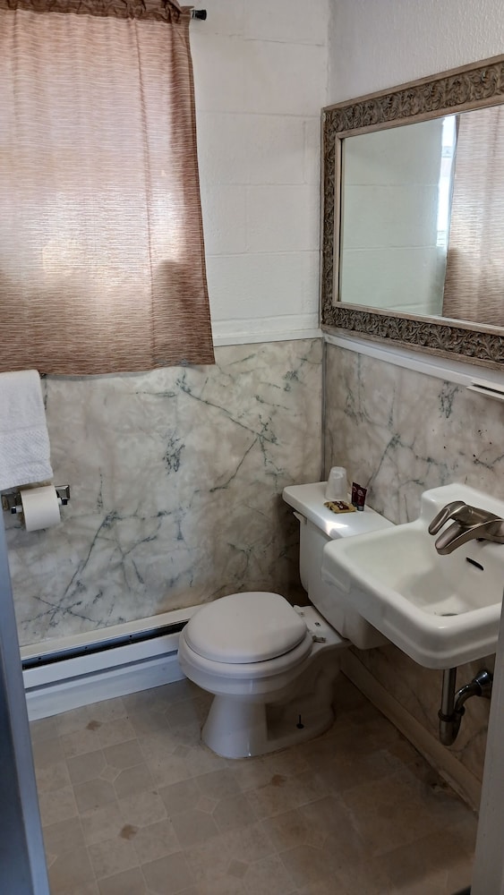 White Pine Motel - photo 18