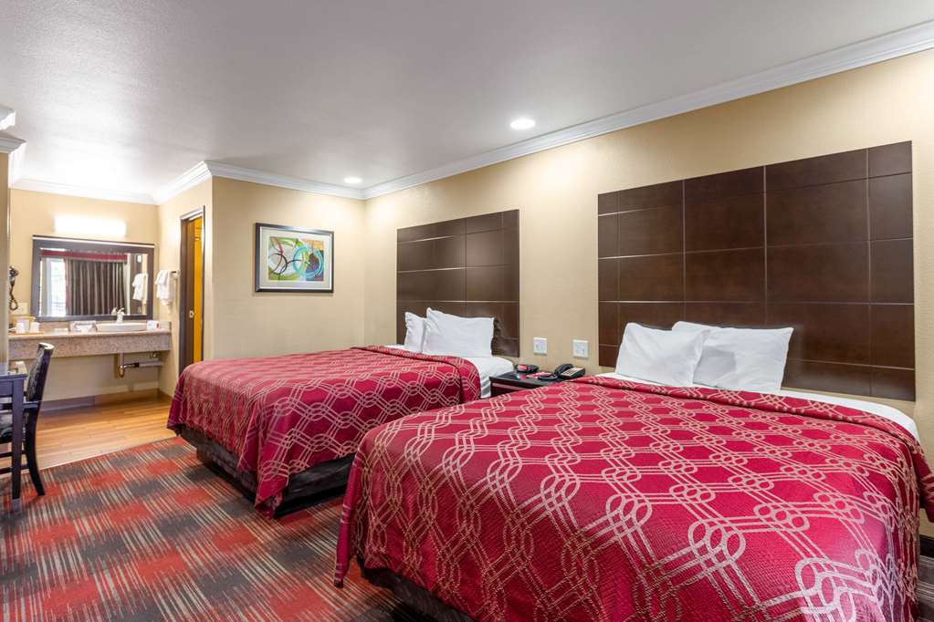 Econo Lodge Inn & Suites Escondido Downtown - photo 17