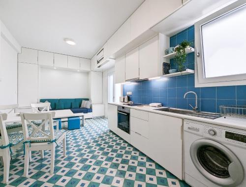 Greek island styled 1BD apt 500m from the sea — 4-Star Luxury Hotel in Athens, Greece