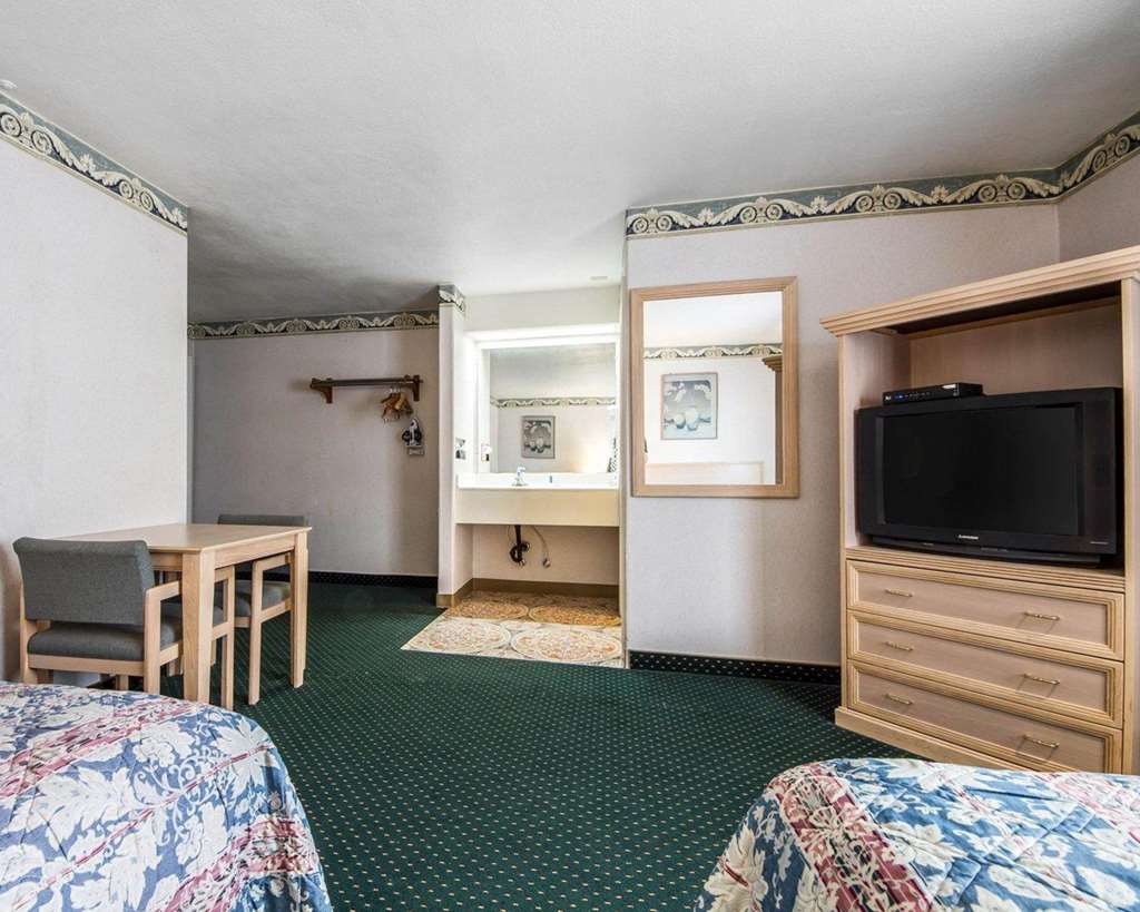 Rodeway Inn Monterey Near Fairgrounds - photo 11