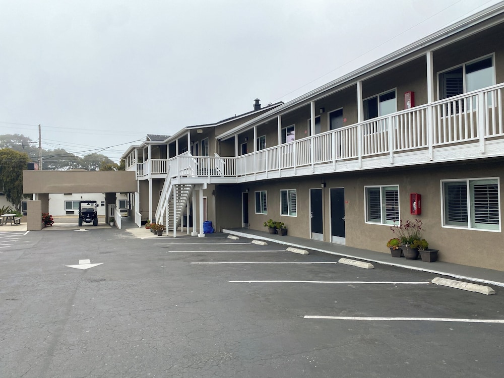 Rockview Inn and Suites - photo 45