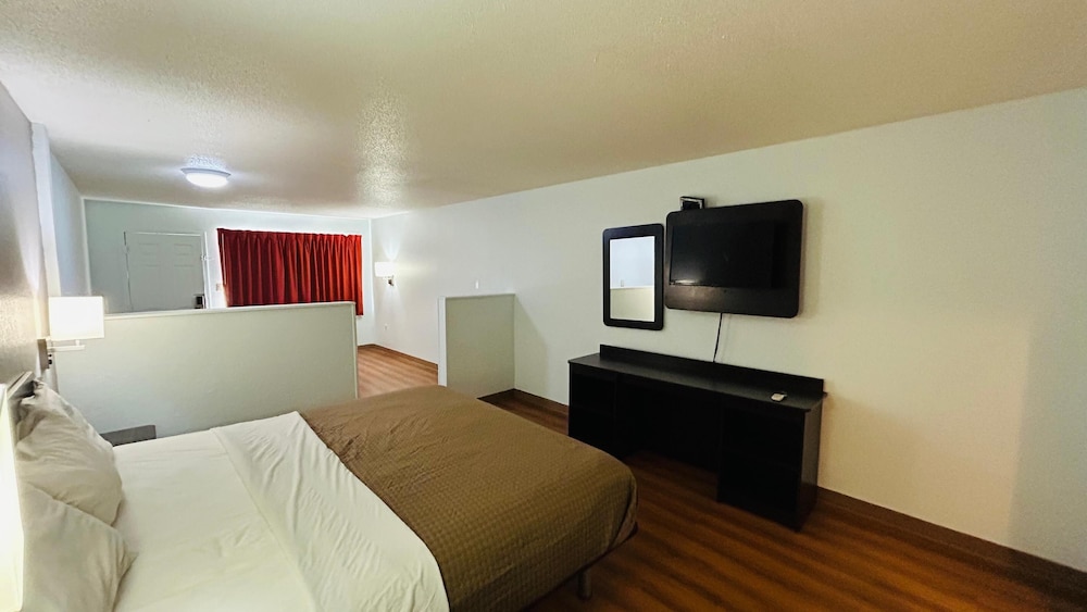 Super 7 Inn Tupelo - photo 21
