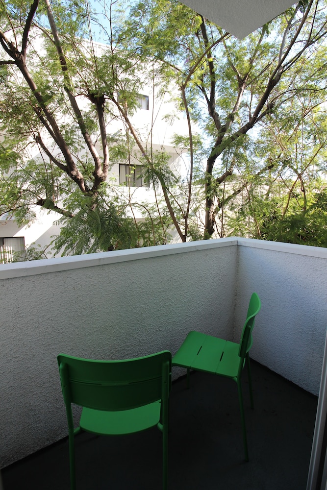 La Westwood Deluxe Suites - photo 27