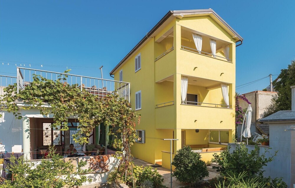 Two Bedroom Apartment In Rogoznica — 4-Star Luxury Hotel in Rogoznica, Croatia