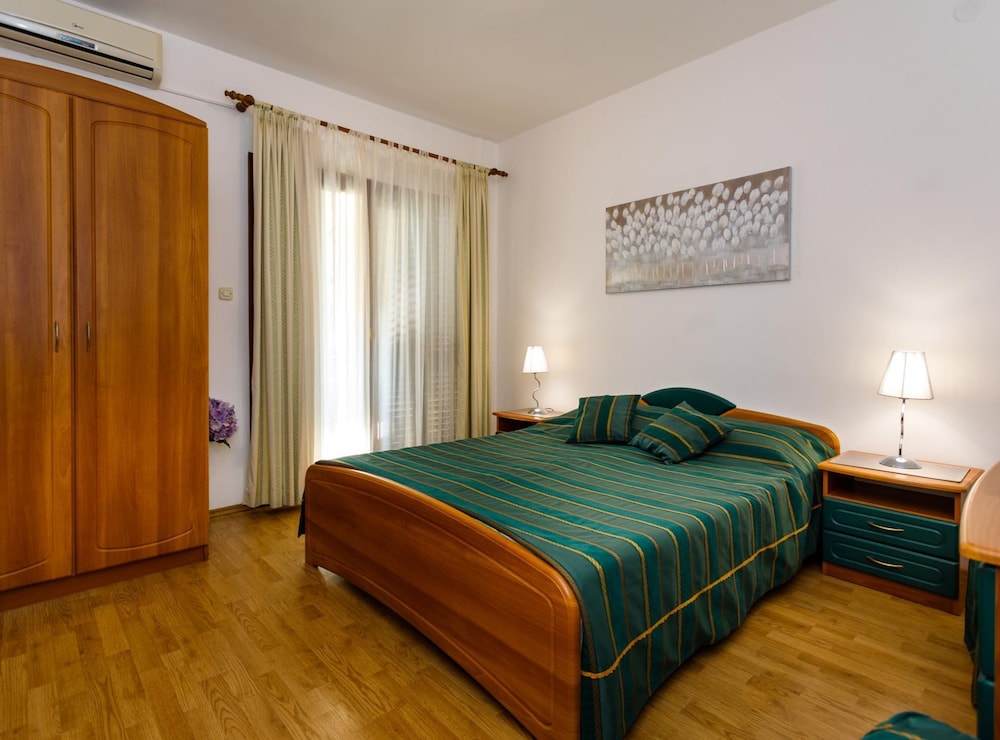 Sunny and Sleek Krk Rooms With Balcony in Krk, Croatia