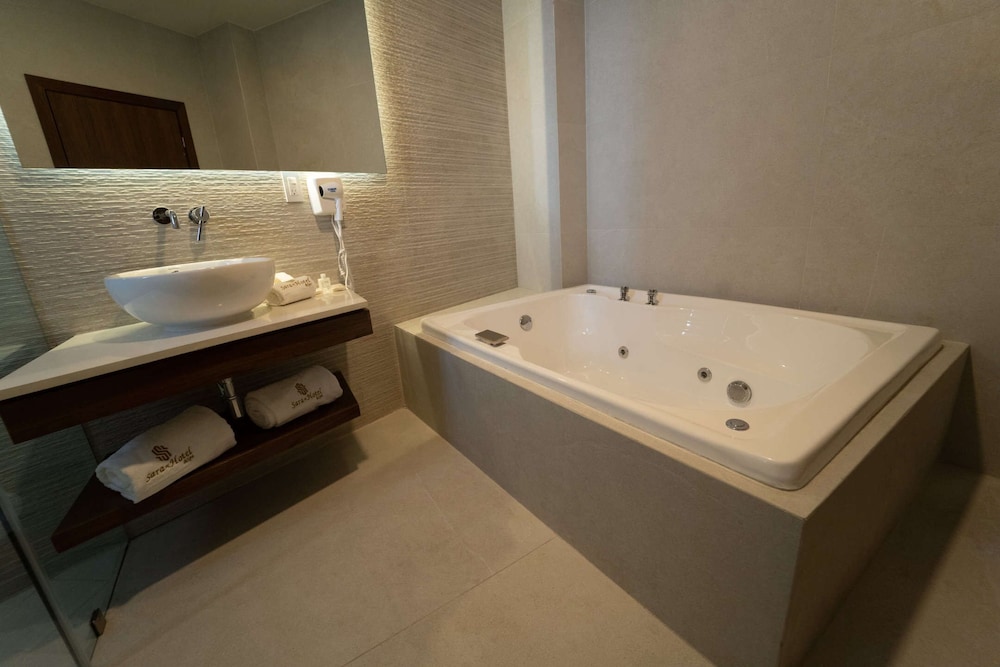 Jetted tub