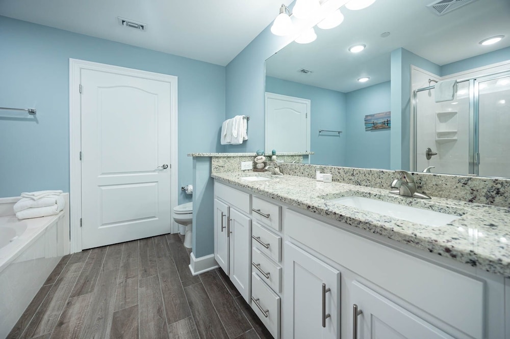Phoenix Gulf Towers 1802 2 Bedroom Condo - photo 11