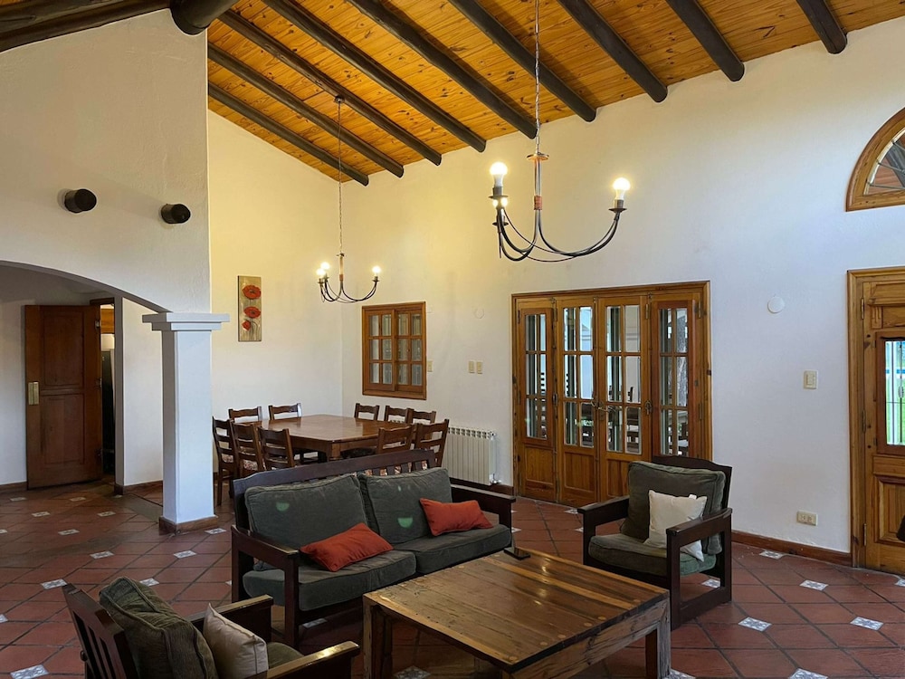 Casa Loria by Vilvey Turismo — 4-Star Luxury Hotel in Lujan De Cuyo, Argentina