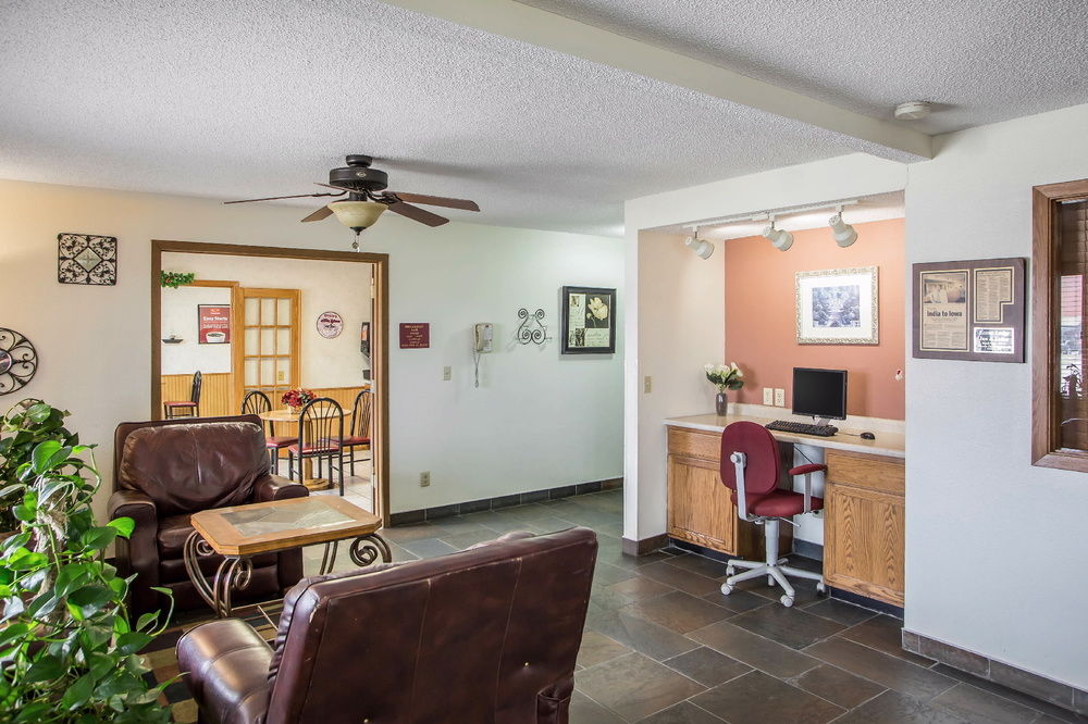 Econo Lodge Inn & Suites Dubuque