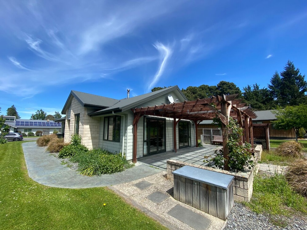 80 Jacks Pass Road - carbon neutral hotel in Unknown City