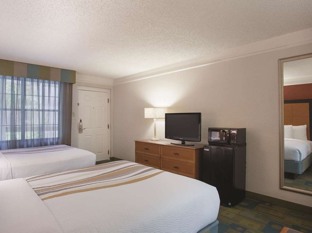 La Quinta Inn by Wyndham San Diego Chula Vista - photo 12