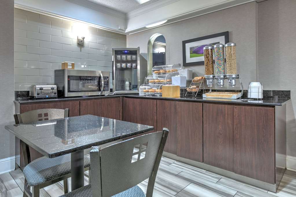 La Quinta Inn by Wyndham Dallas Uptown - photo 92