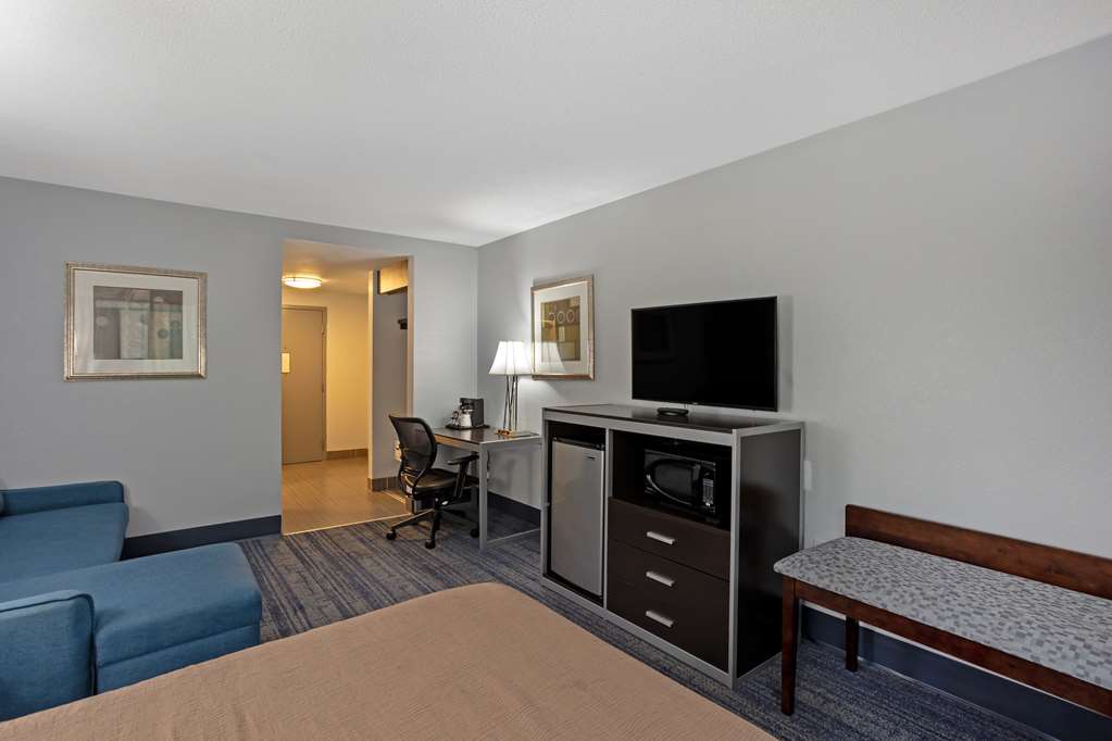 Best Western Plus Reading Inn & Suites - photo 42