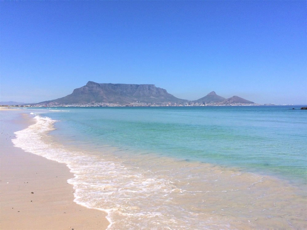 Ocean Breeze Sunset Beach Cape Town — 4-Star Luxury Hotel in Cape Town, South Africa