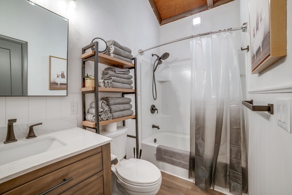 Chic Greek Peak Ski Resort Townhome w Balconies - photo 3