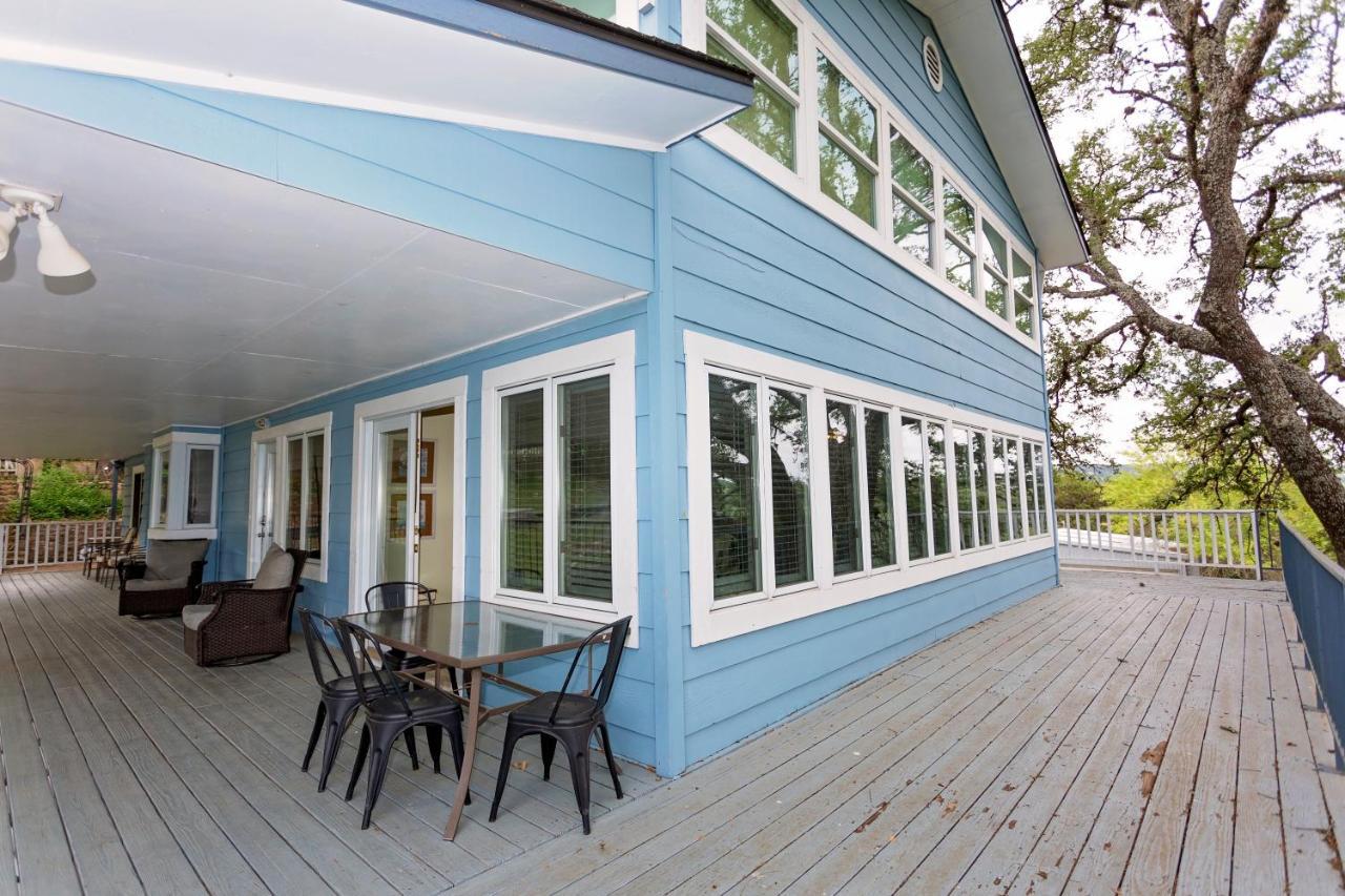 Blues Escape 4000 Sqft. a Few Steps To Canyon Lake - photo 3