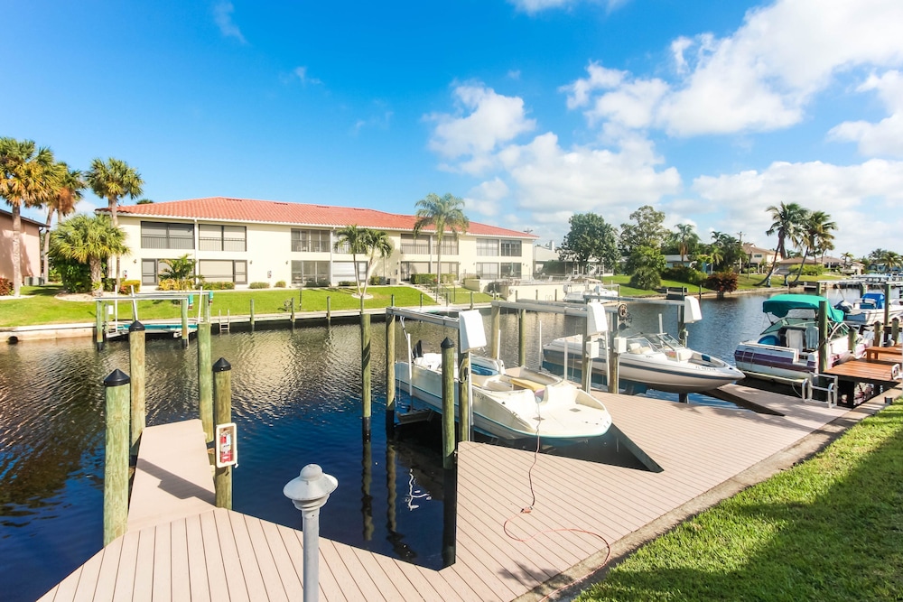 Seatuit Condominiums with Boat Slip — 4-Star Luxury Hotel in Cape Coral, United States