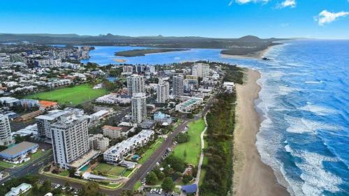Elouera Beachside Bliss 2 Bedroom Apartment — 4-Star Luxury Hotel in Maroochydore, Australia