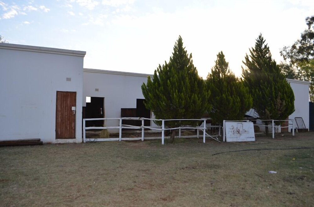 De Stallen Guest Villas and Golf Course — 4-Star Luxury Hotel in Bloemfontein, South Africa