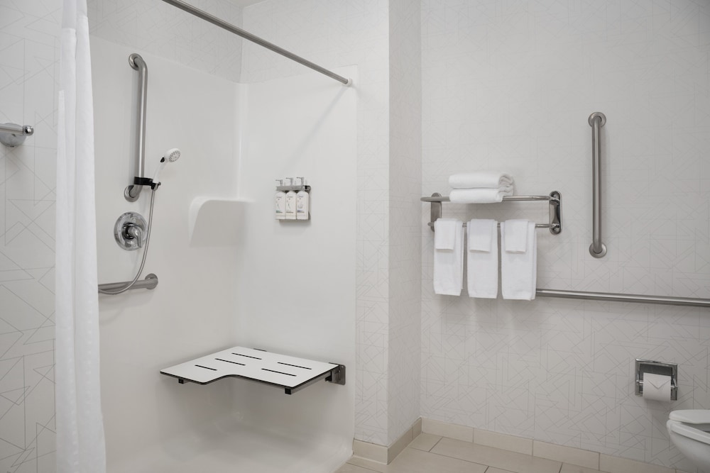 Holiday Inn Express Alexandria Fort Belvoir - photo 26