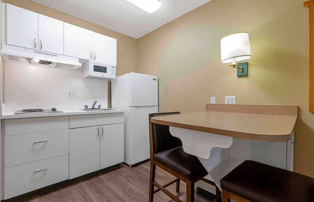 Extended Stay America Suites Sacramento South Natomas - photo 11