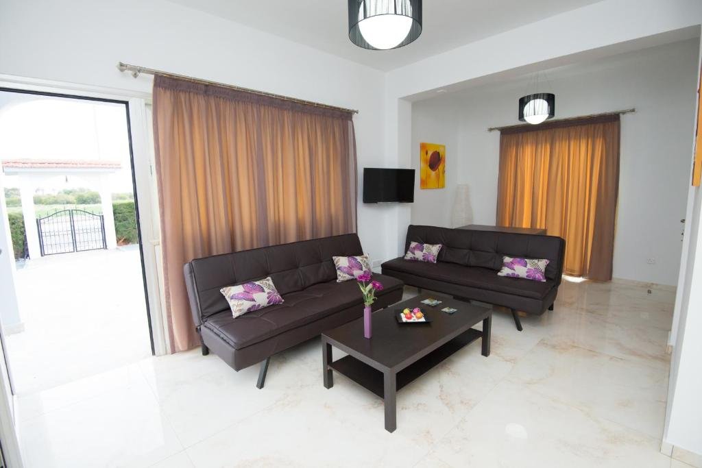 Makronissos Beach Villas