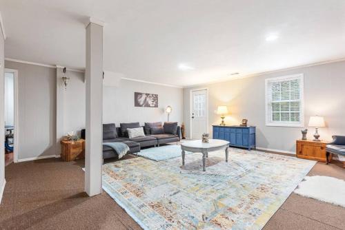 Cozy basement apartment — 4-Star Luxury Hotel in Fayetteville, United States