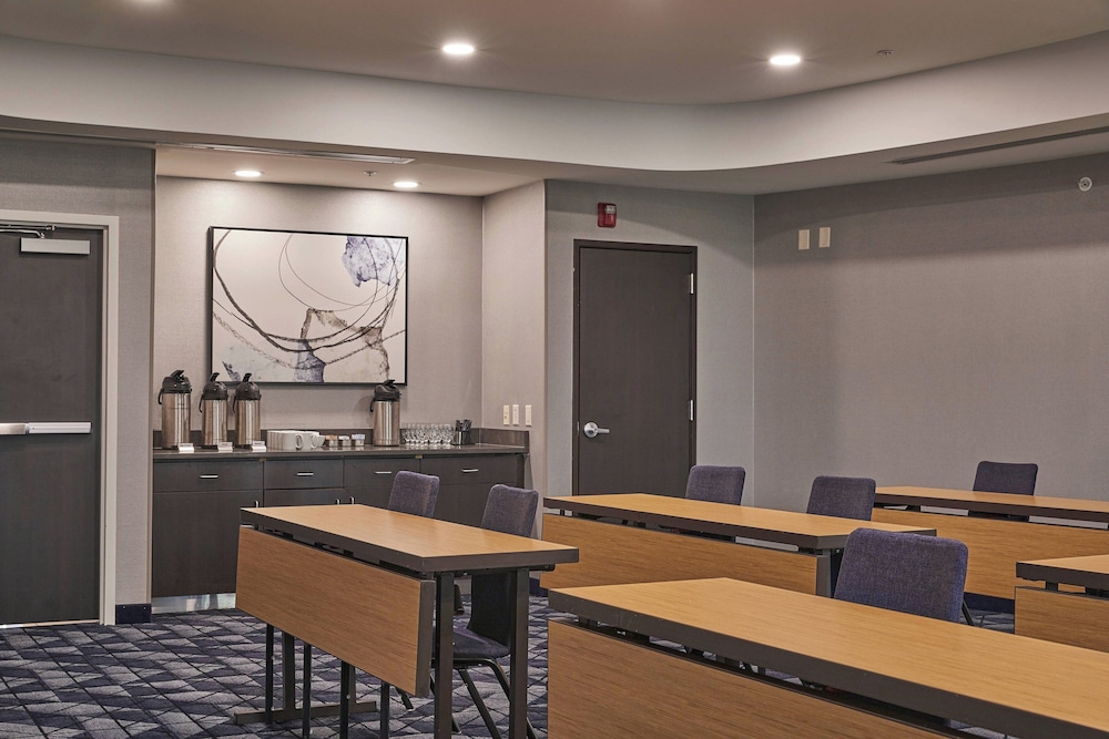 Courtyard by Marriott Medford Airport - photo 63