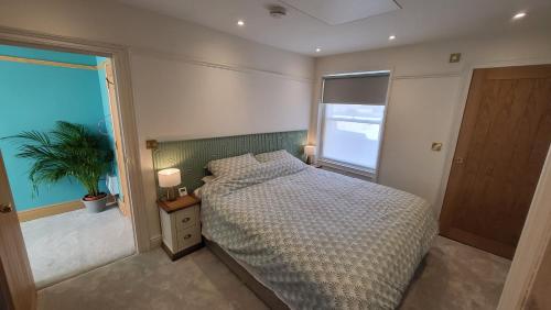 Sunset Point Apts North Shore Suite — 4-Star Luxury Hotel in Margate, United Kingdom