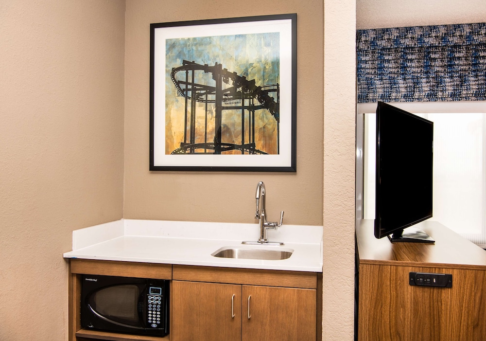 Hampton Inn Erie South - photo 18
