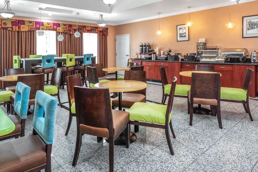 La Quinta Inn & Suites by Wyndham St. Augustine - photo 27