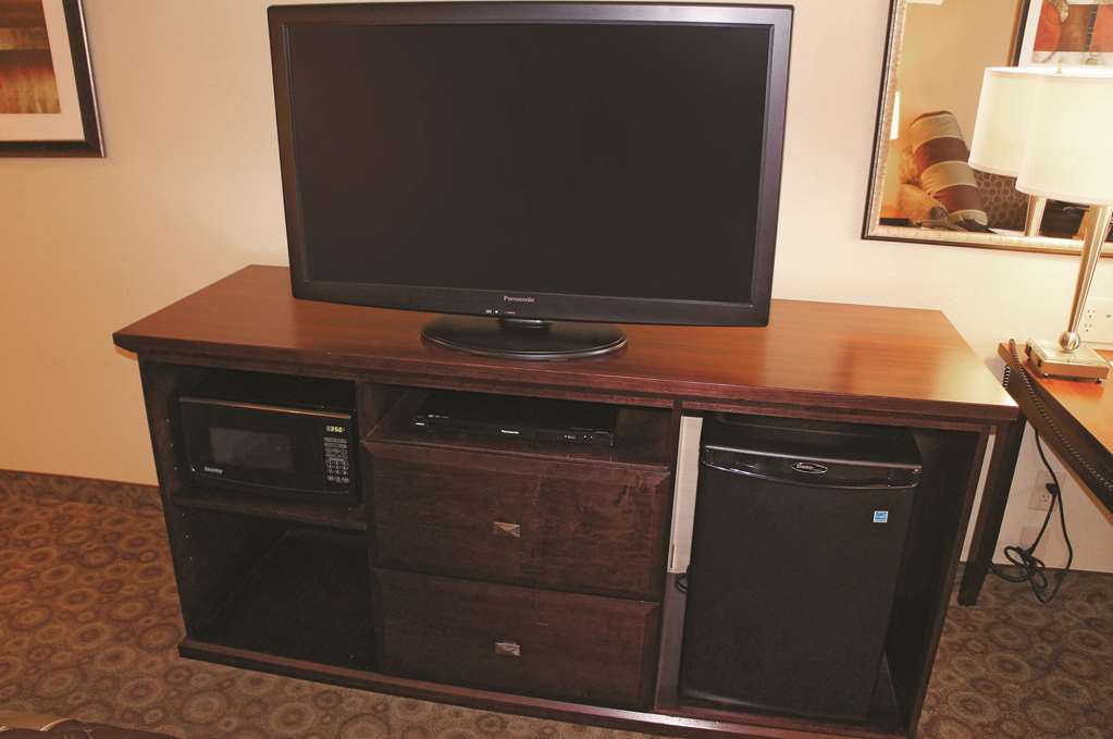 La Quinta Inn & Suites by Wyndham Dickinson - photo 15