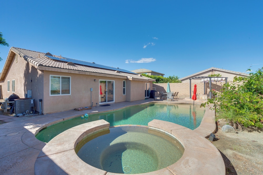 Outdoor Oasis Coachella Valley Group Getaway — Coachella