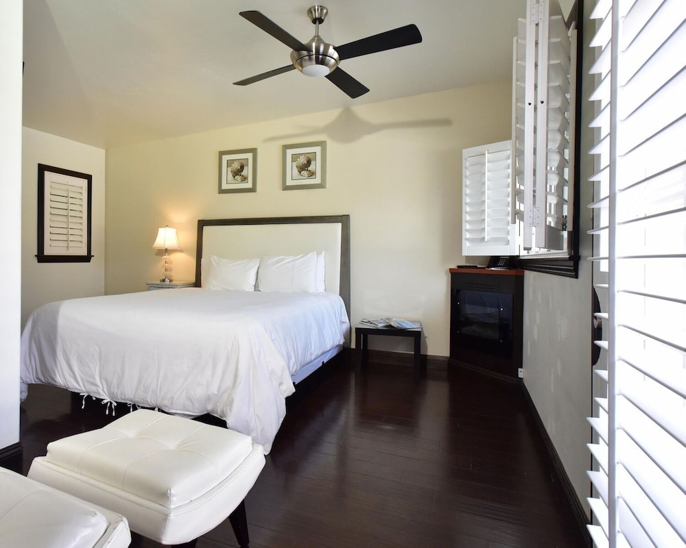 Malibu Country Inn - photo 12