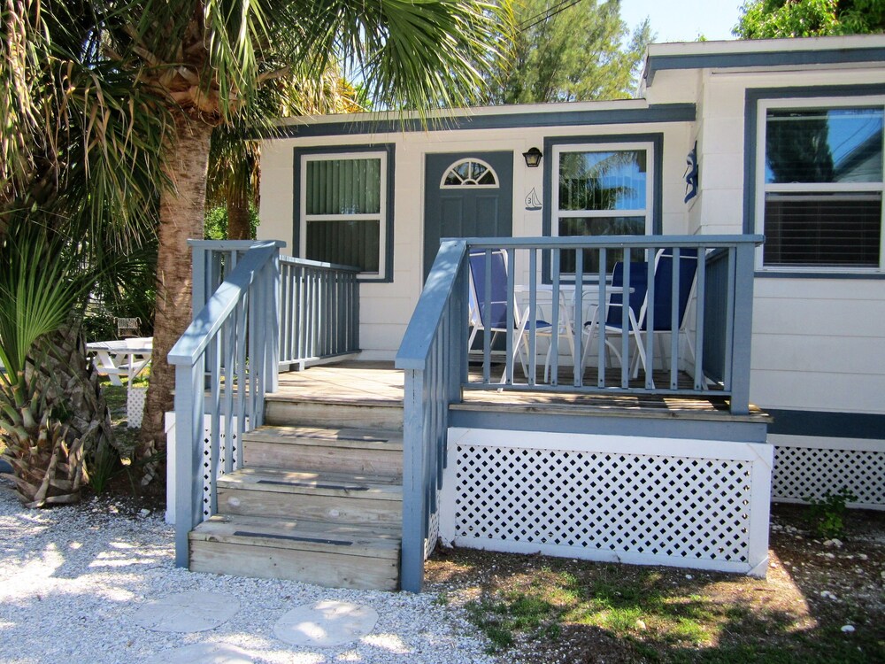Tropical Winds Motel & Cottages - photo 52