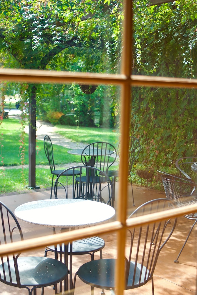 Settlement Courtyard Inn & Lavender Spa - photo 54