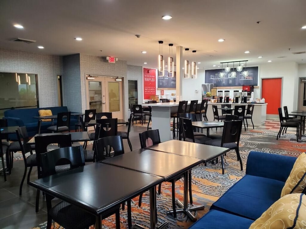 Hampton Inn Olathe - photo 37