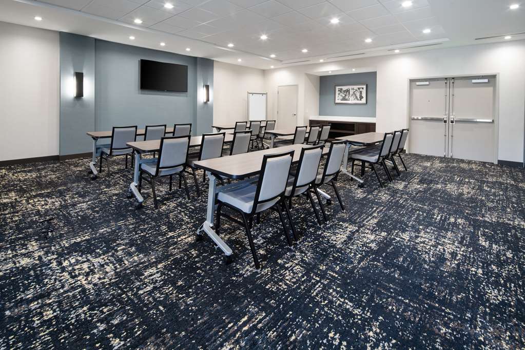 Hyatt Place Bakersfield - photo 29