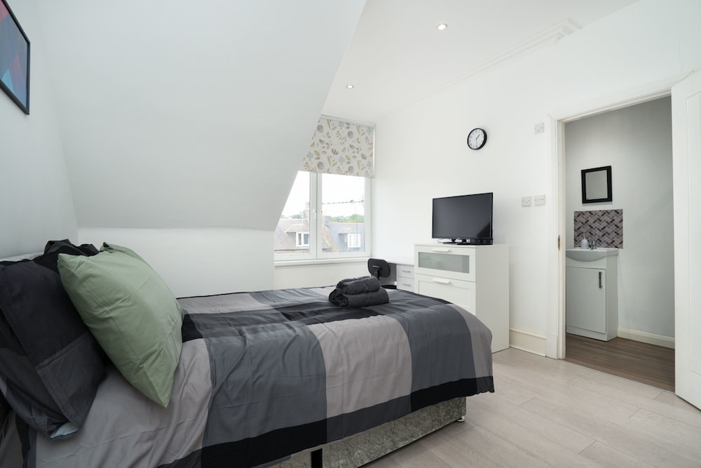 Cosy Studio 6 Near University by Holiday Homes — 4-Star Luxury Hotel in Aberdeen, United Kingdom