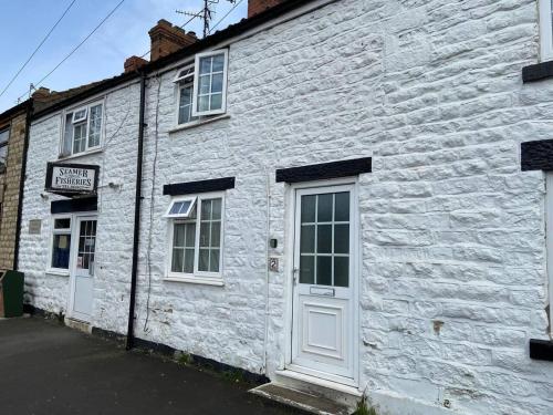 3 Bedroom Cottage Sleeps 5 Village Location