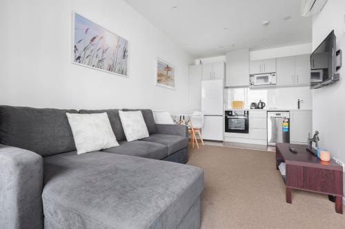 Neighborhood Hideaway with Air con and Deck — 4-Star Luxury Hotel in Auckland, New Zealand