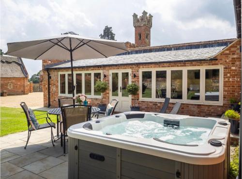 Enchanted Cottage — 4-Star Luxury Hotel in Norwich, United Kingdom