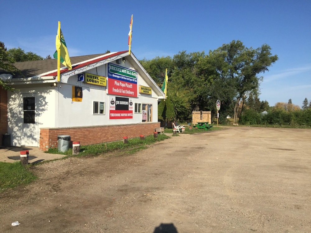 Theodore Motor Hotel — hotel in Yorkton