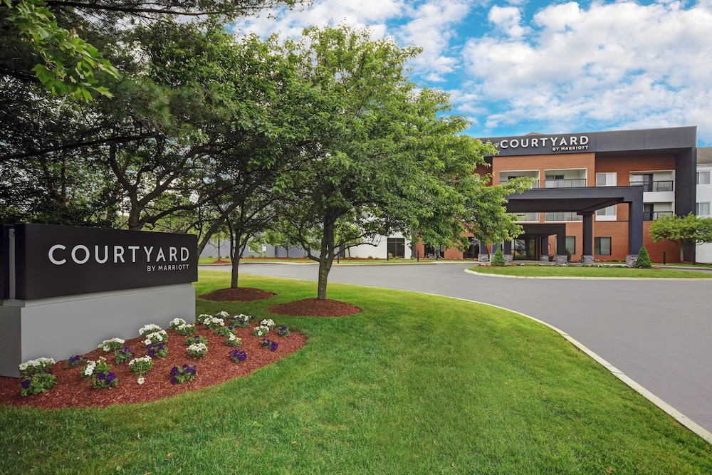 Courtyard by Marriott Raynham - carbon neutral hotel in Raynham