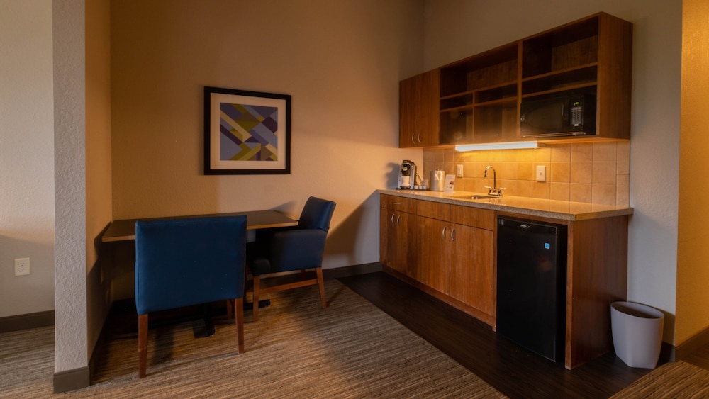 Holiday Inn Express Hotel and Suites Mankato East by IHG - photo 34