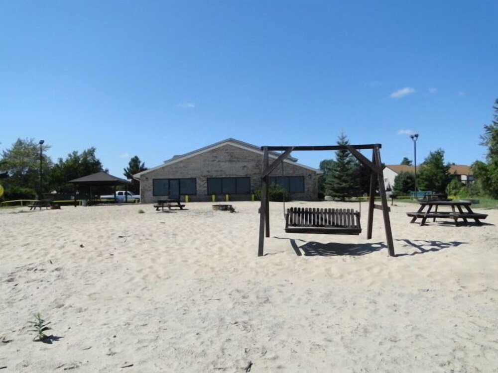 Oscoda Lakeside Hotel - photo 35