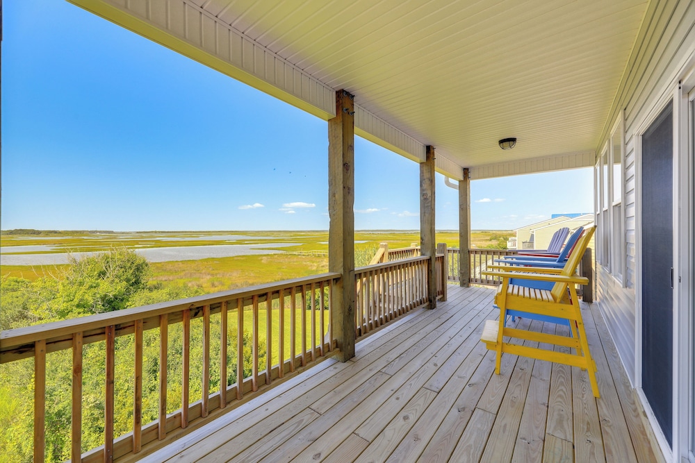 North Topsail Getaway with Panoramic Sound Views in Sneads Ferry, United States