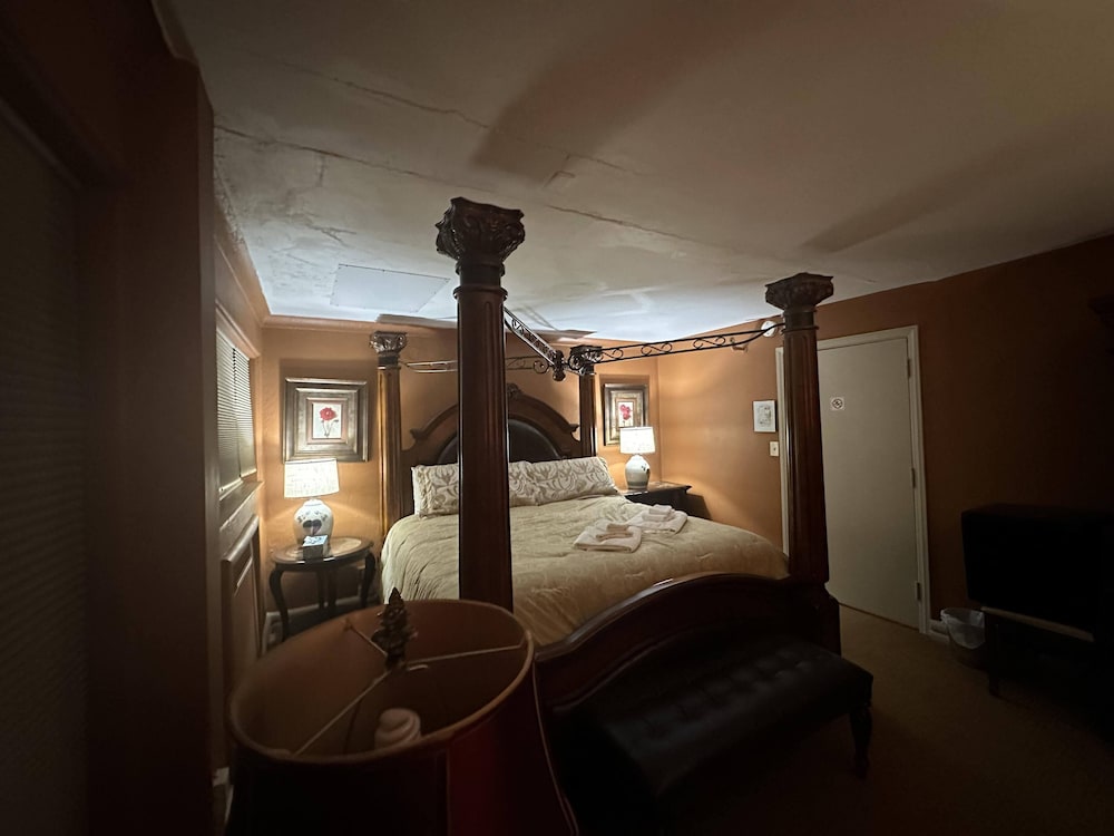 The Oaks B&B Hotel and Spiritual Center - photo 26