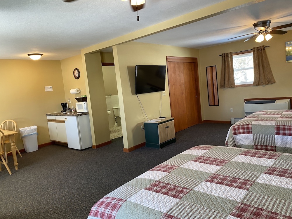 Little Bluff Inn - photo 8