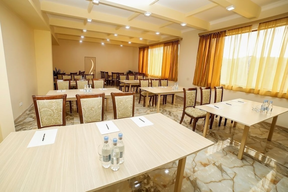Amrots Hotel — Vayk' — photo 3